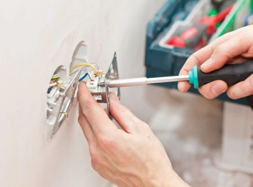 На какой высоте устанавливать розетки и выключатели?